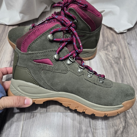 Columbia Women's Newton Ridge Plus Waterproof Amped Hiking Shoe, Peatmoss/Red On - Picture 12 of 14